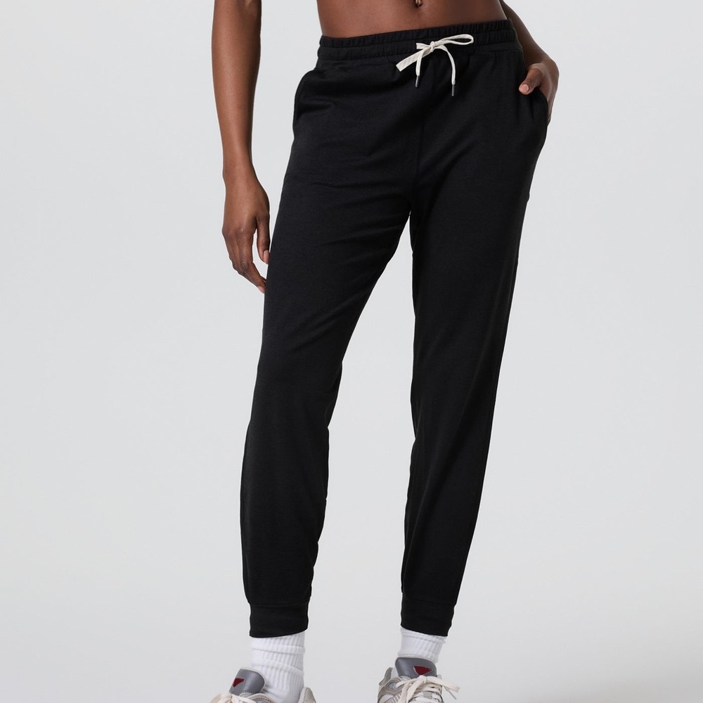 XS Vuori Performance Women's DreamKnit™ Joggers in Black Heather